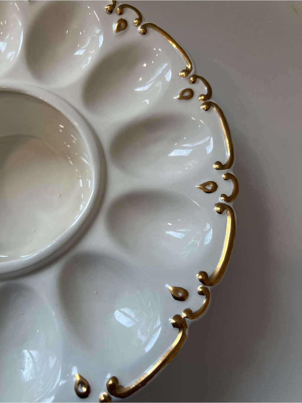 Vintage deviled egg Ceramic dish with Decorative Hen - Picture 10 of 11